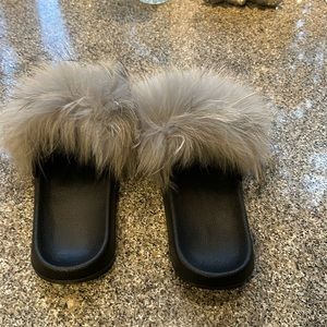 Racoon fur slides light gray size 6